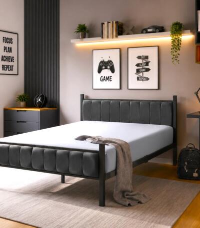 Pat metalic tapițat, cu structură rezistentă și design elegant, potrivit pentru amenajarea unui dormitor modern, confortabil și elegant. Mobila Mega – Paturi – imagine 2